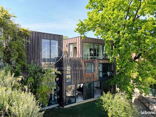 Maison 8 pièces 221 m²