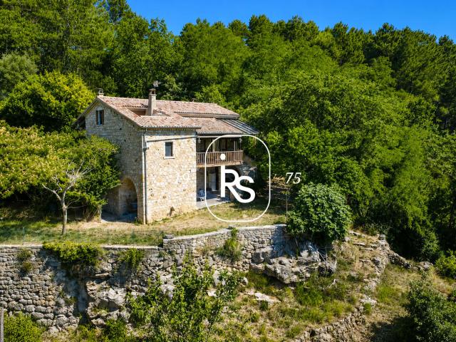 Maison 8 pièces 221 m²
