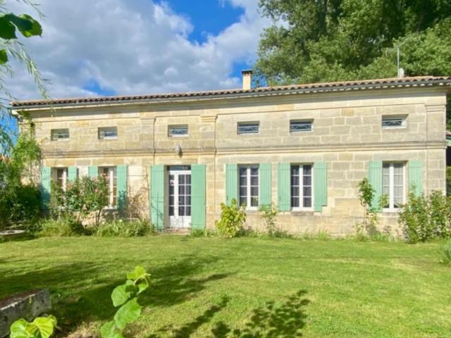 Maison 8 pièces 221 m²