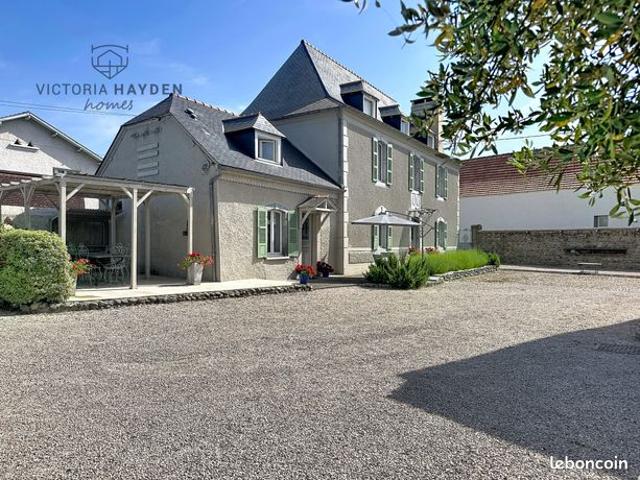Maison 8 pièces 221 m²
