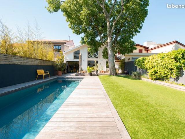 Maison 8 pièces 221 m²
