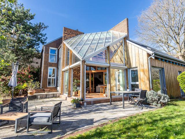 Maison 8 pièces 221 m²