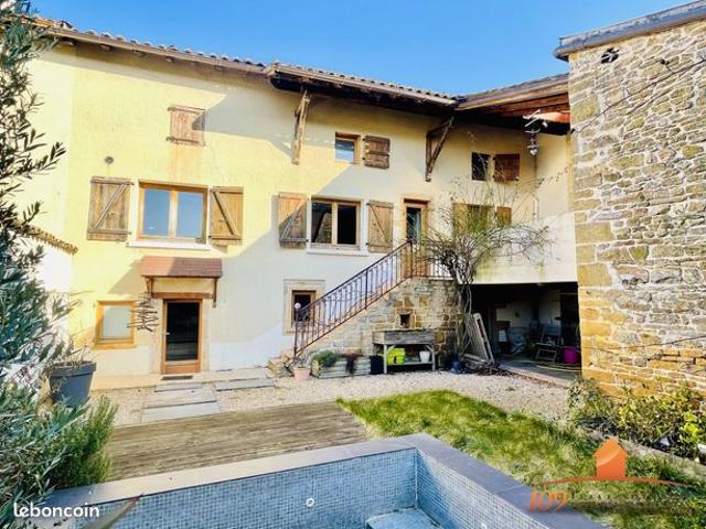 Maison 8 pièces 221 m²