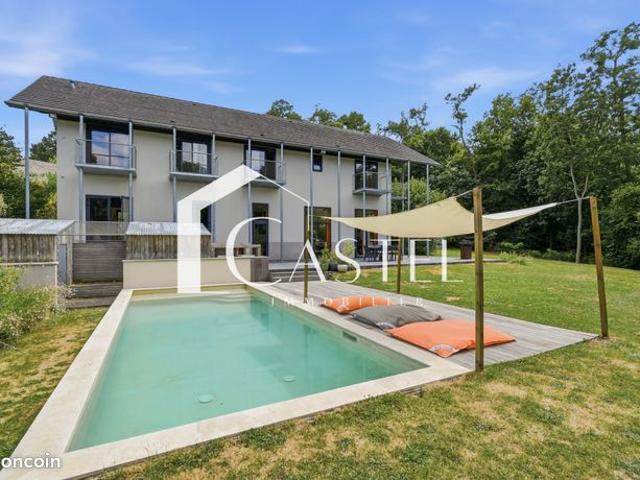 Maison 8 pièces 221 m²