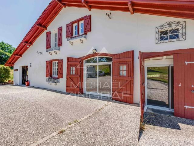 Maison 8 pièces 221 m²
