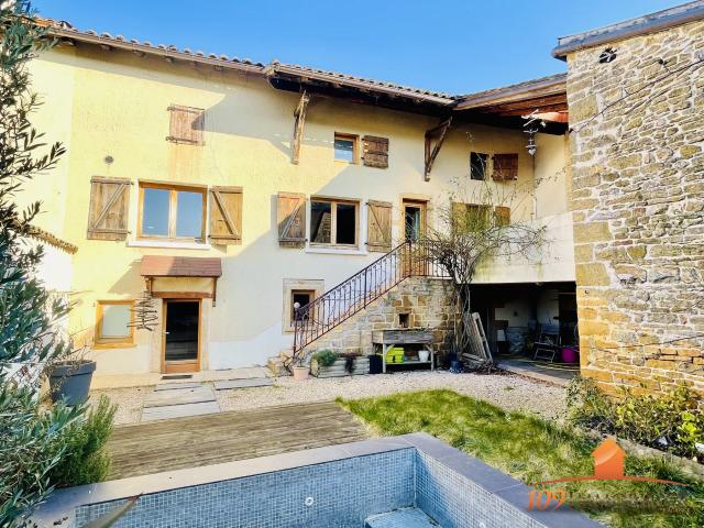 Maison 8 pièces 221 m²