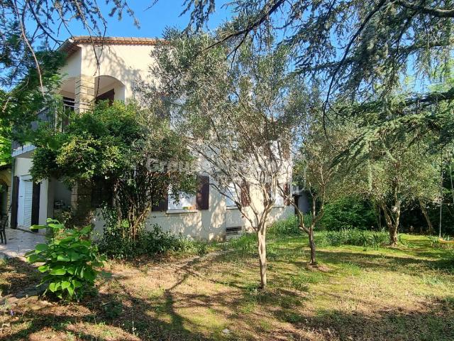 Maison 8 pièces 221 m²