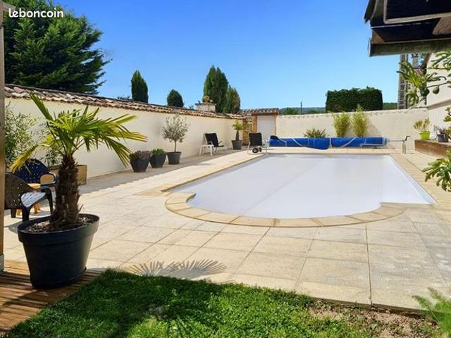Maison 8 pièces 221 m²