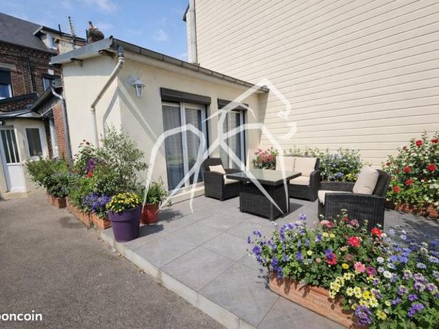 Maison 8 pièces 221 m²