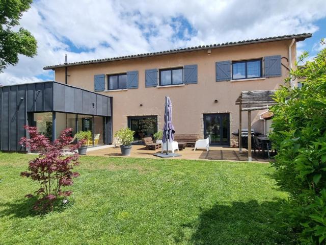 Maison 8 pièces 221 m²