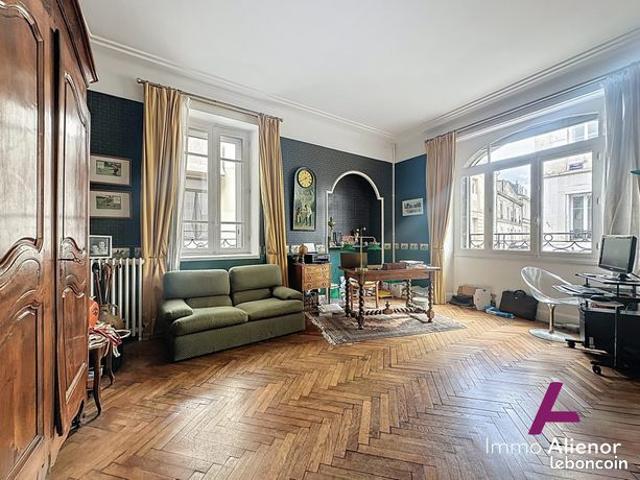 Maison 8 pièces 221 m²