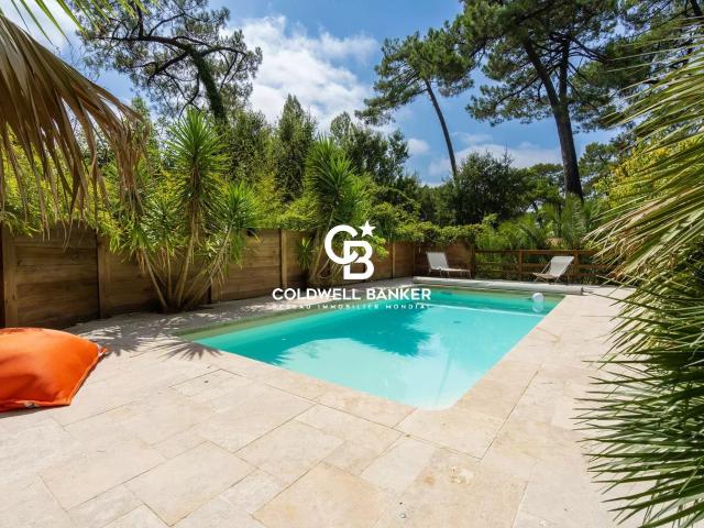 Maison 8 pièces 221 m²