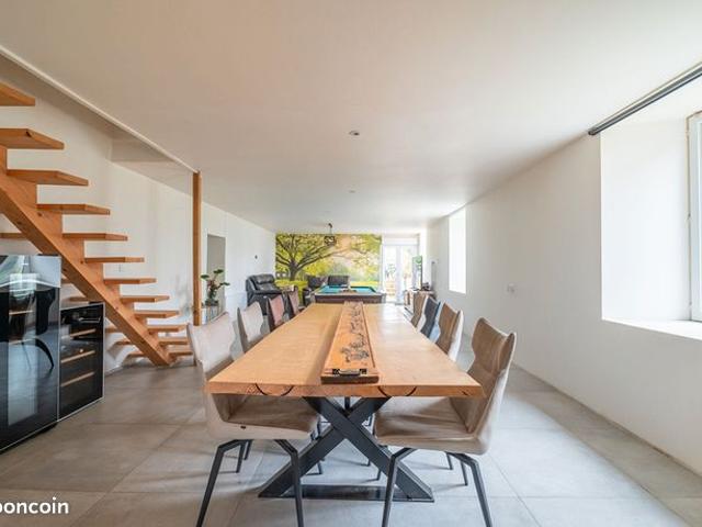 Maison 8 pièces 221 m²