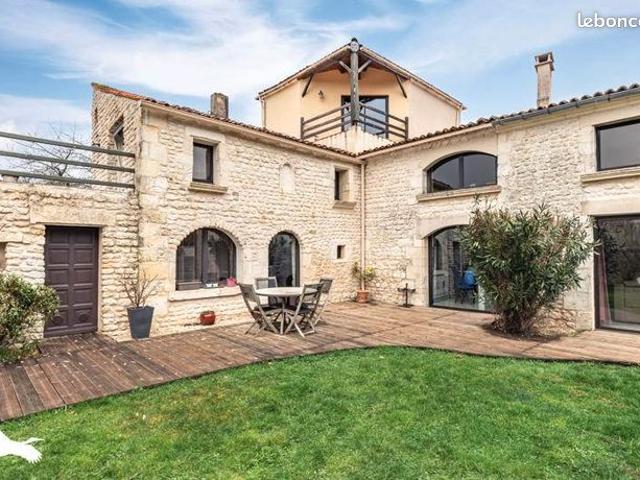 Maison 8 pièces 221 m²