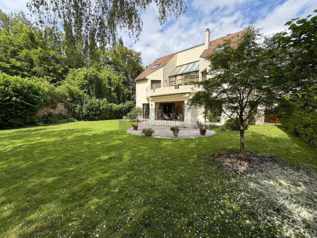 Maison 8 pièces 222 m²
