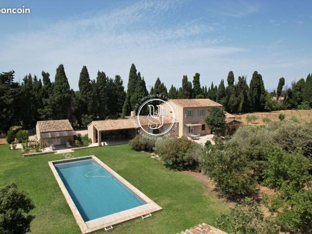 Maison 8 pièces 222 m²