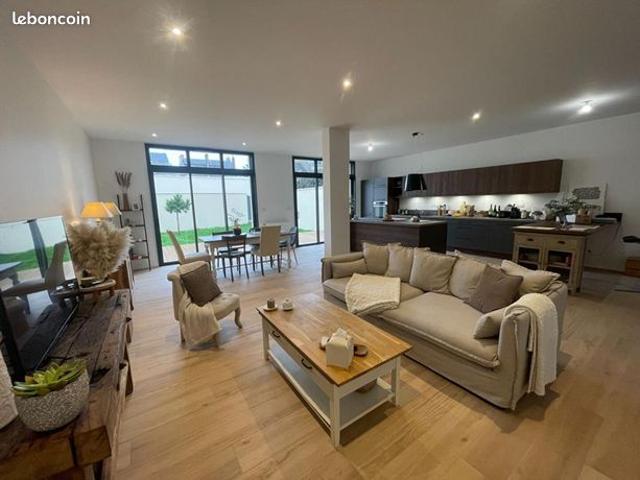 Maison 8 pièces 222 m²