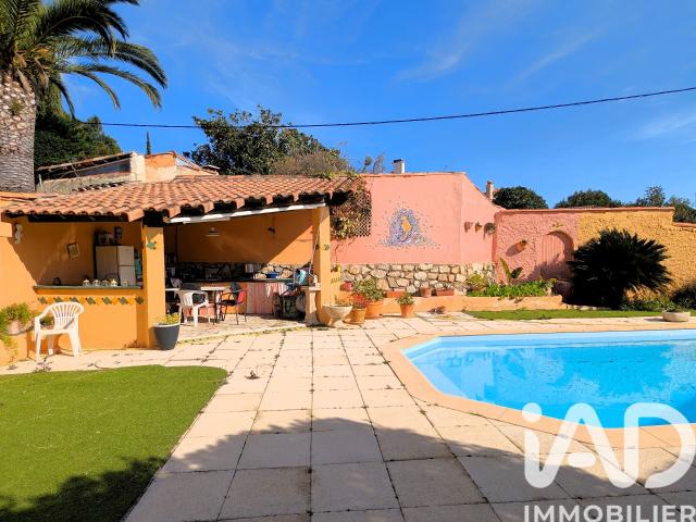 Maison 8 pièces 222 m²