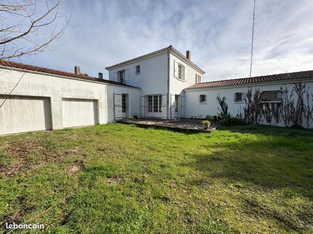 Maison 8 pièces 222 m²