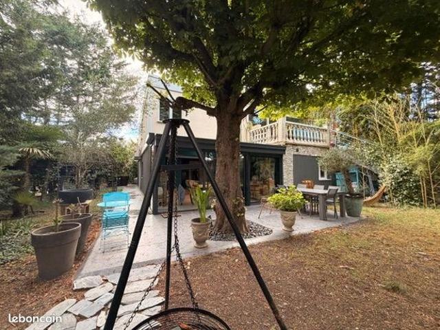 Maison 8 pièces 222 m²