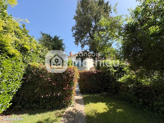 Maison 8 pièces 222 m²