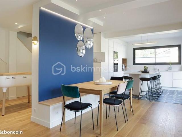 Maison 8 pièces 222 m²