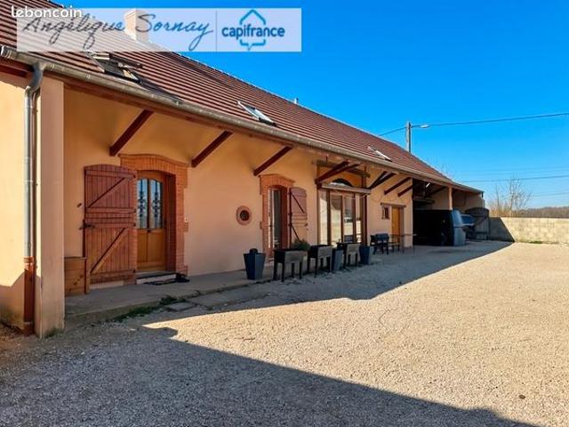 Maison 8 pièces 222 m²