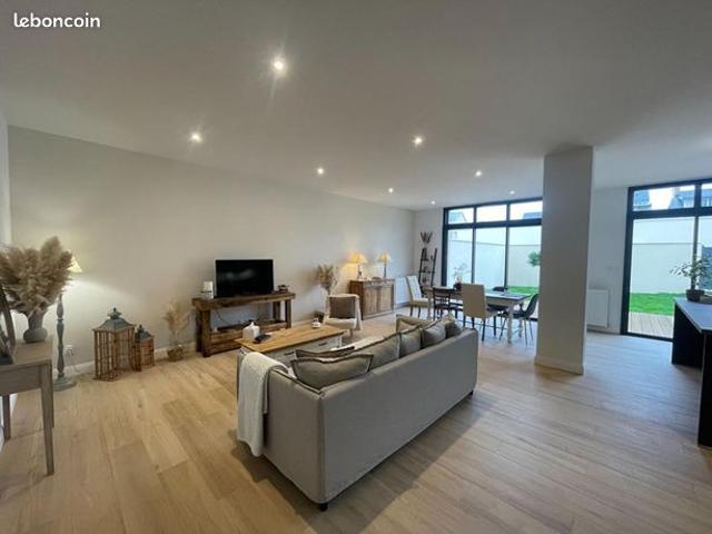 Maison 8 pièces 222 m²