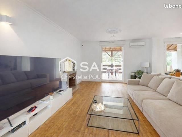 Maison 8 pièces 223 m²