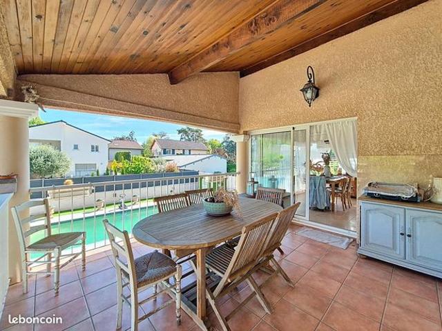 Maison 8 pièces 223 m²