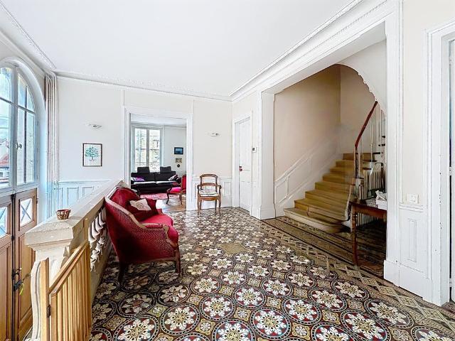 Maison 8 pièces 223 m²