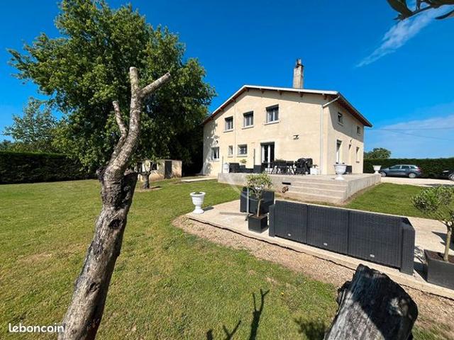 Maison 8 pièces 223 m²