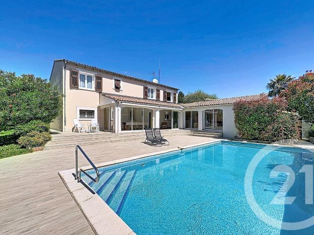 Maison 8 pièces 223 m²