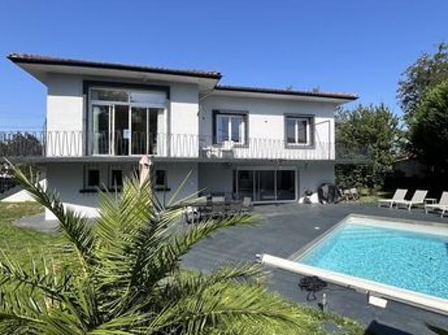Maison 8 pièces 223 m²