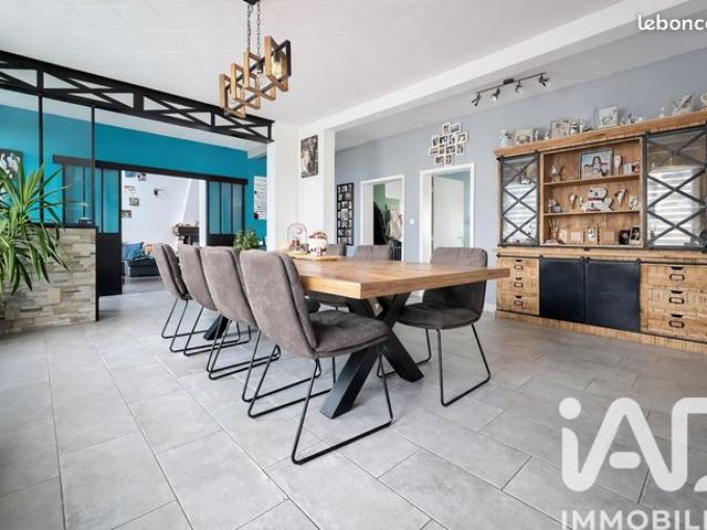 Maison 8 pièces 223 m²
