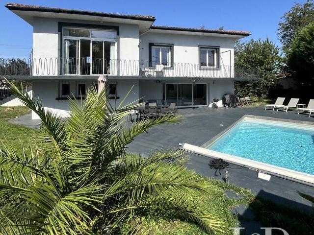 Maison 8 pièces 223 m²