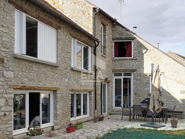 Maison 8 pièces 223 m²