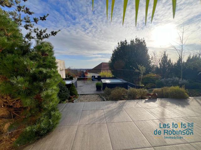 Maison 8 pièces 223 m²