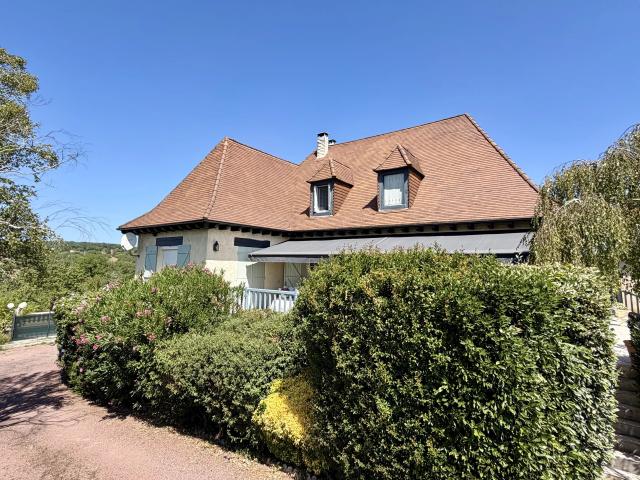 Maison 8 pièces 223 m²