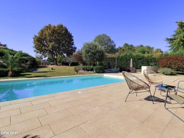 Maison 8 pièces 223 m²