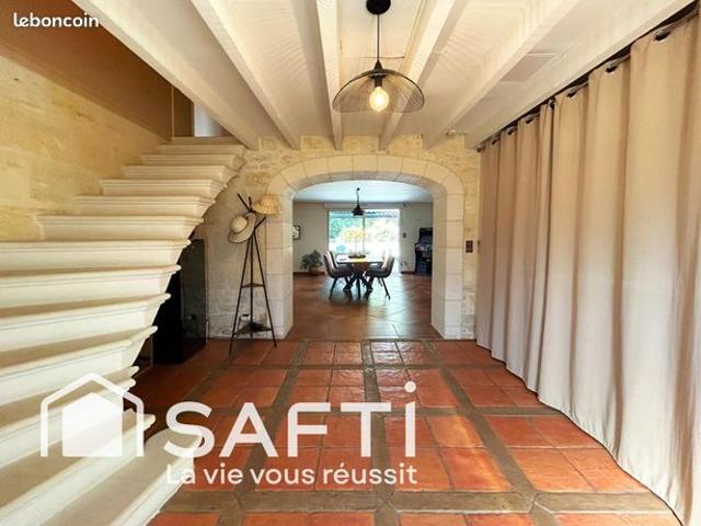 Maison 8 pièces 223 m²