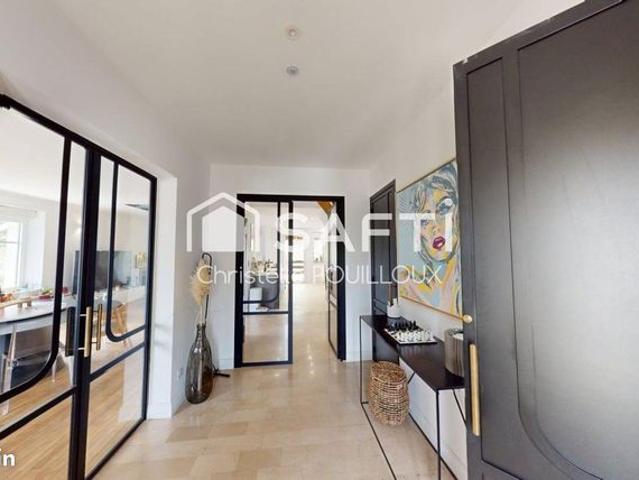 Maison 8 pièces 223 m²