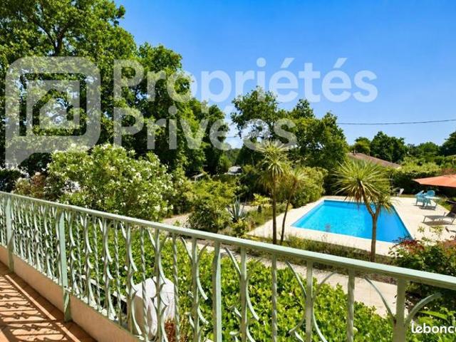 Maison 8 pièces 223 m²
