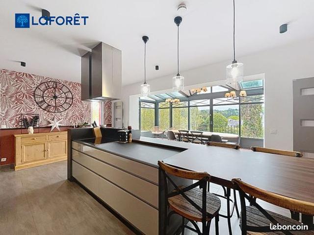 Maison 8 pièces 234 m²