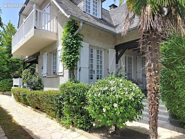 Maison 8 pièces 234 m²