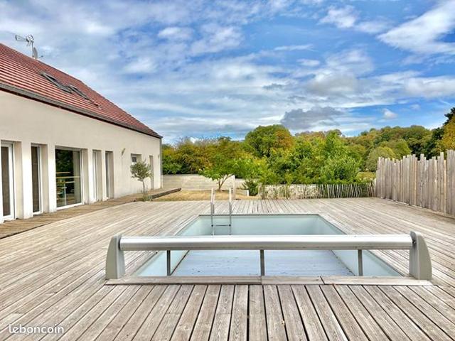 Maison 8 pièces 234 m²