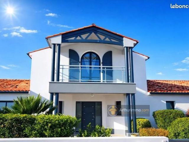 Maison 8 pièces 234 m²