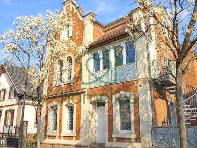 Maison 8 pièces 234 m²