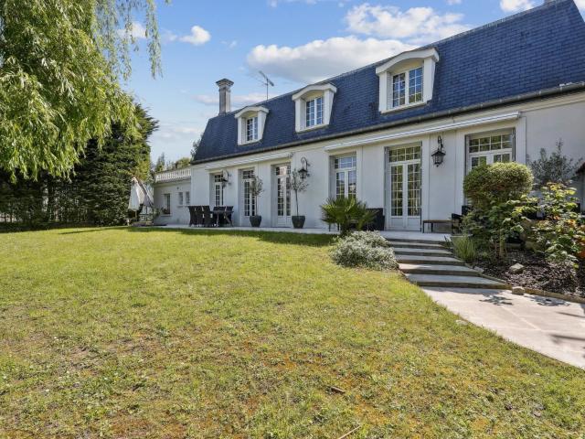 Maison 8 pièces 234 m²