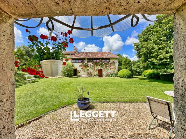 Maison 8 pièces 234 m²